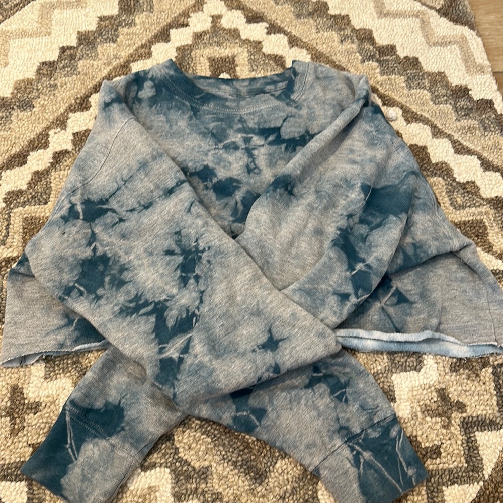 tie dye cropped tillys sweater